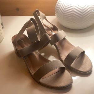 NEW Strapped sandals